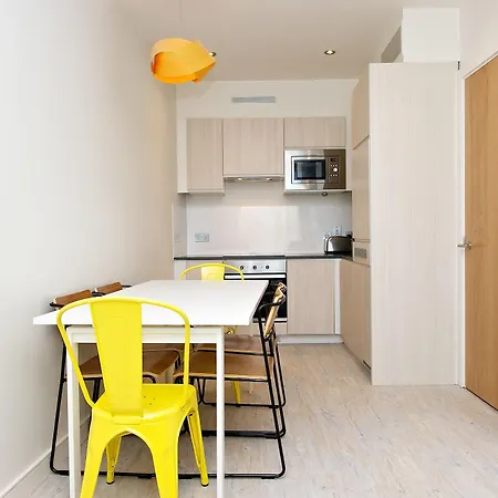 Ξενοδοχείο με διαμερίσματα Staycity 4*