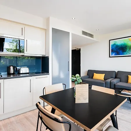 Ξενοδοχείο με διαμερίσματα Staycity 4*