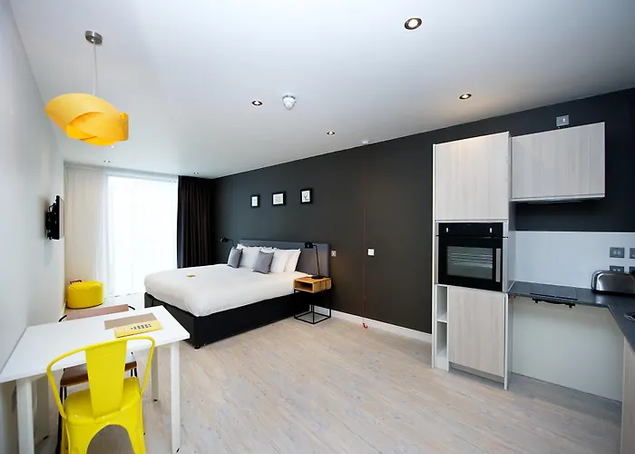 Aparthotel Staycity 4*