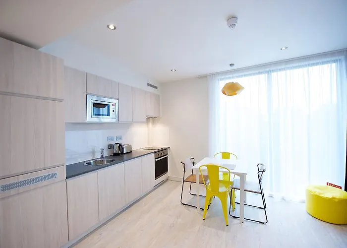 Aparthotel Staycity 4*