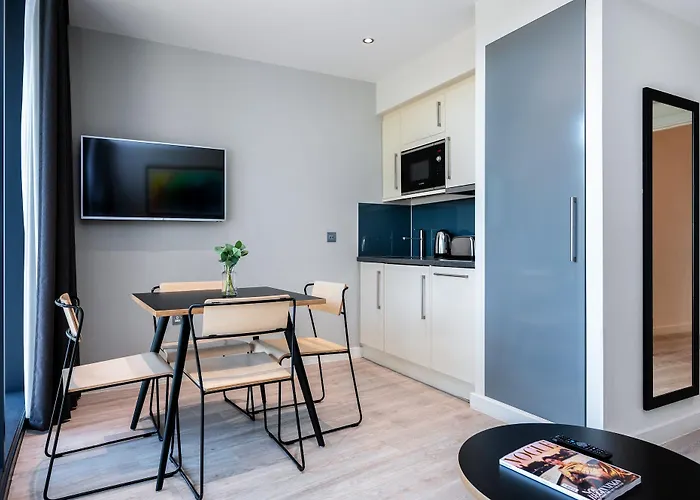 Aparthotel Staycity 4*